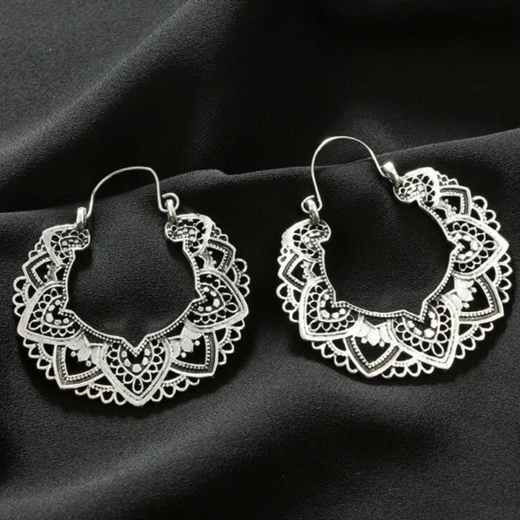 ¥NEW Sterling Silver Elegant Hoop Earrings - Picture 3 of 3